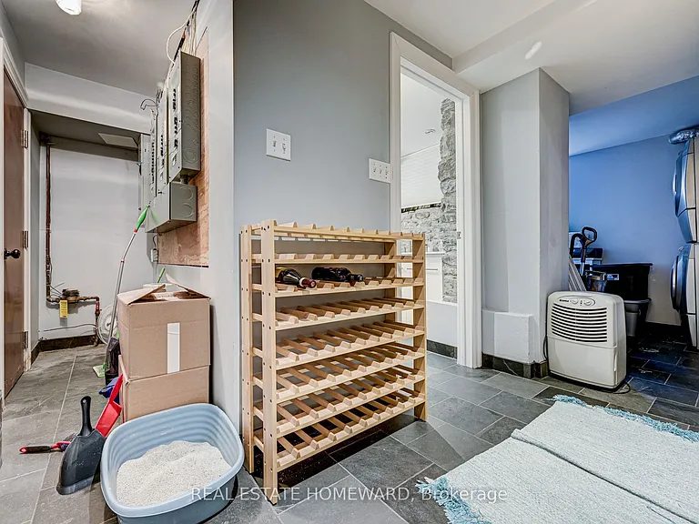 66 Mackenzie Cres #MAIN FL — Photo 27