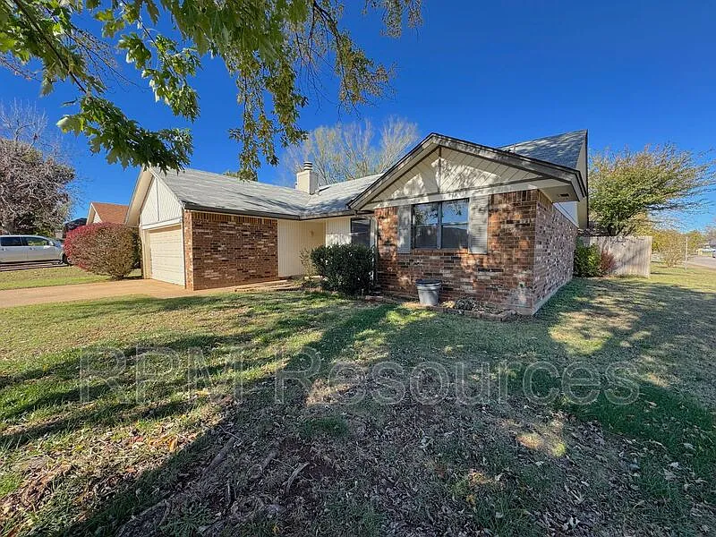 3 bed, 2.0 bath, 1355 sqft, $1,500 — Photo 3