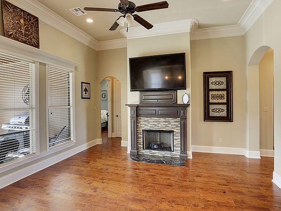 4th image of 404 Old Cypress Dr