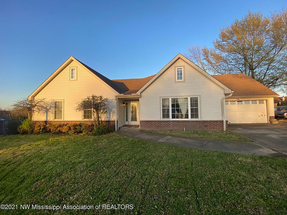 1st image of 974 Waterford Pl