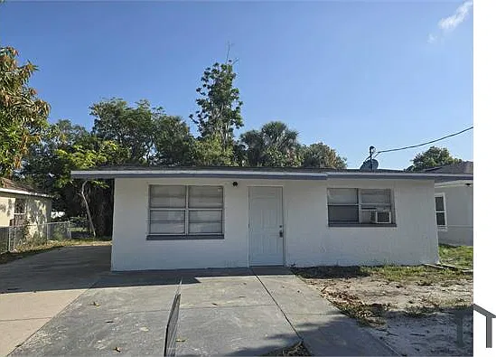 2 bed, $1,100 — Photo 2