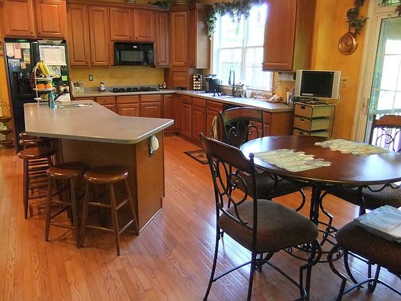 Gleaming 22x19 Kitchen