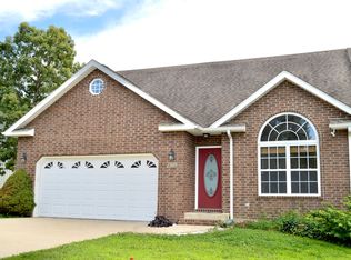 312 Carmel Valley Way, Saint Robert, MO 65584