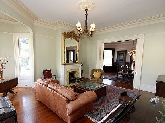 Front Parlor - Pic 1