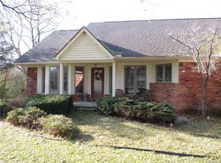 5375 Daniels Dr, Troy, MI 48098