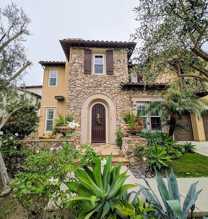 1st image of 17 Elissa Ln