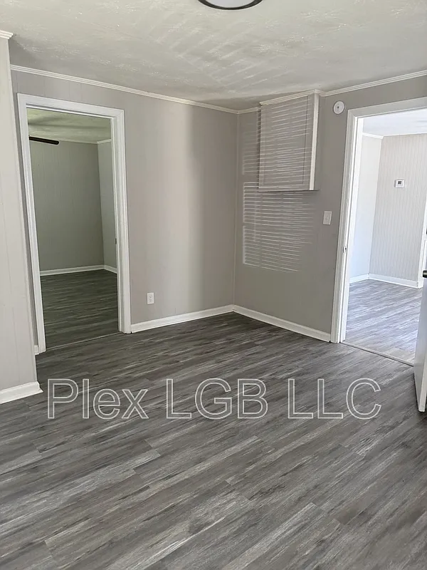 3 bed, 1.0 bath, 936 sqft, $1,200 — Photo 2