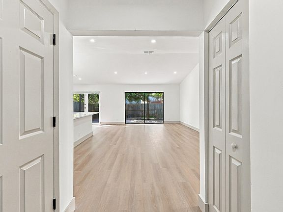 5th image of 184 GREENTREE Circle