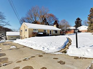 221 Killarney Rd, Wexford, PA 15090