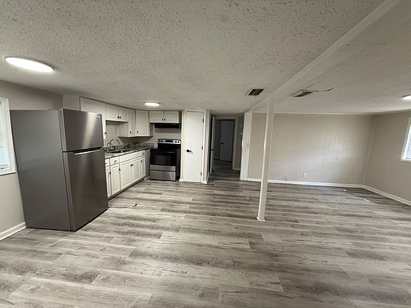 3rd image of 622 Cleveland St
