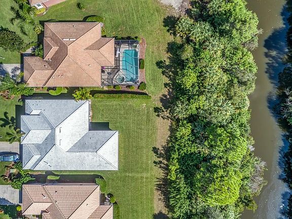 2nd image of 1908 Coconut Palm Cir