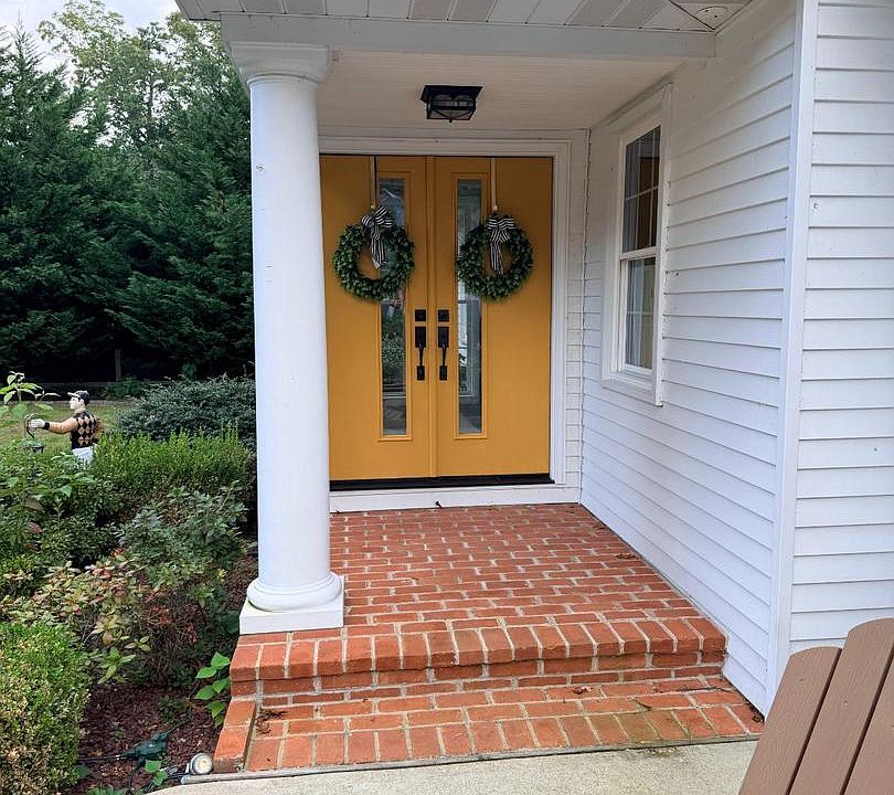 2nd image of 908 Spruce Ave
