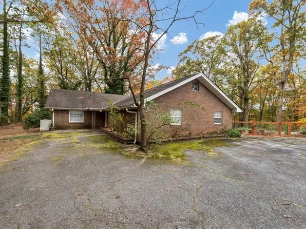 2775 Hogan Rd, East Pt, GA 30344