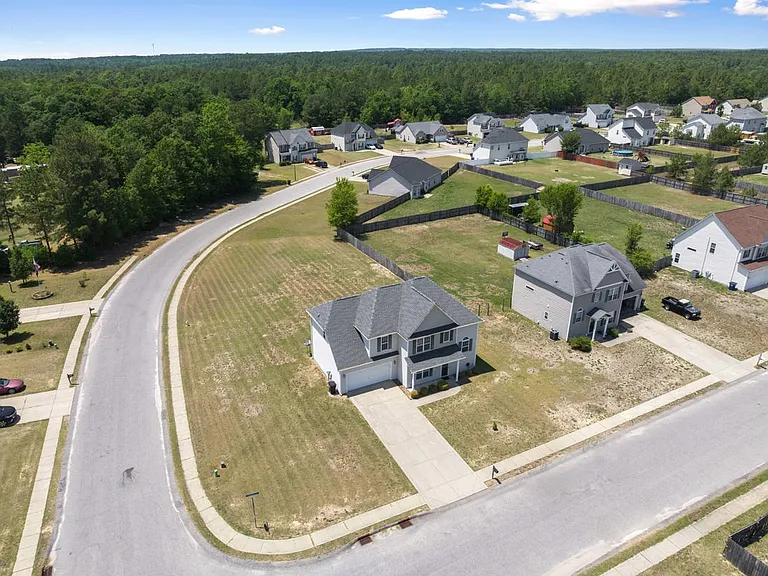 121 Feathers Ln — Photo 31