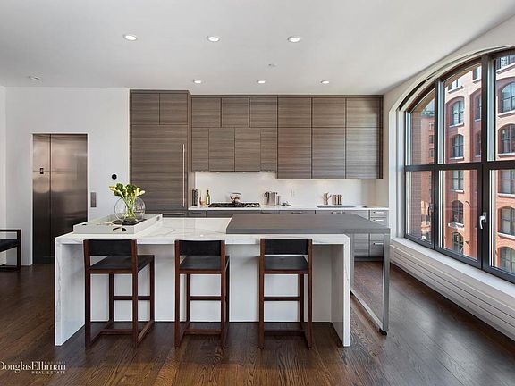 3rd image of 55 Vestry St #4B