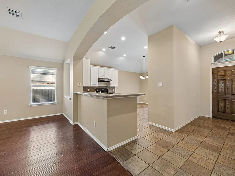 1552 Sleepy Hollow Dr — Photo 7