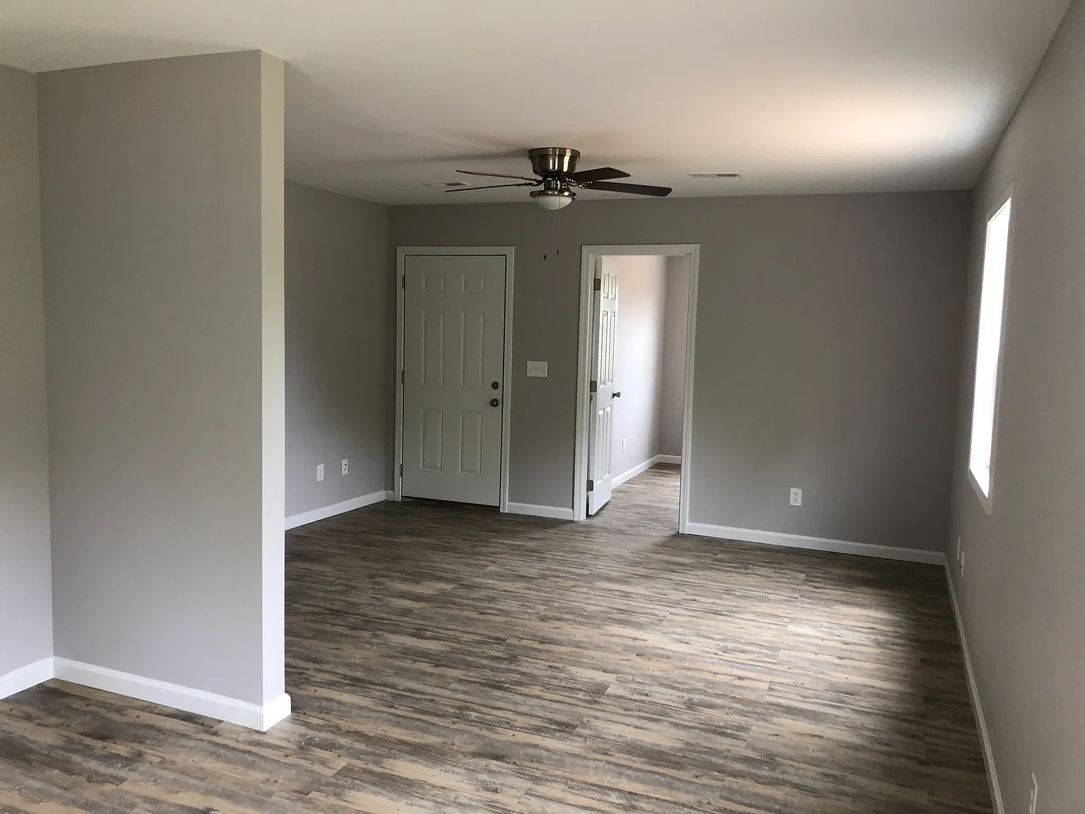 3 bed, 1.5 bath, 900 sqft, $950 — Photo 3