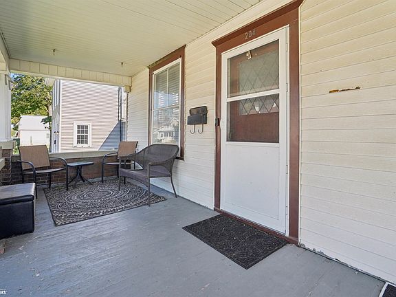 3rd image of 204 E Main St