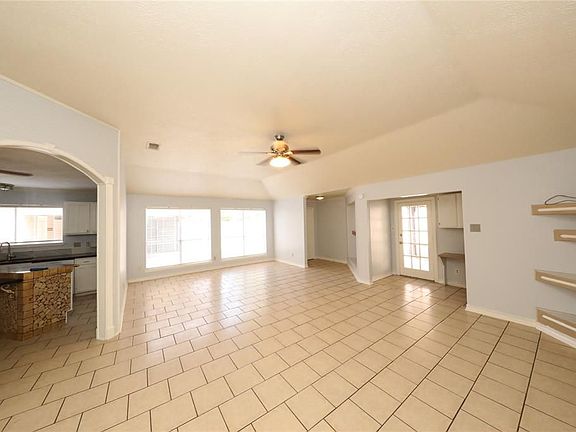 3rd image of 16103 Camino Del Sol Dr