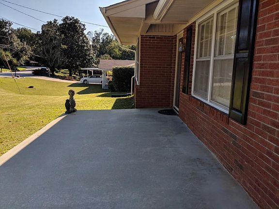 3rd image of 388 Laura Dr NW