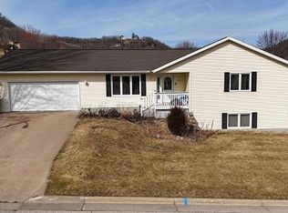 610 N 10th St, La Crescent, MN 55947