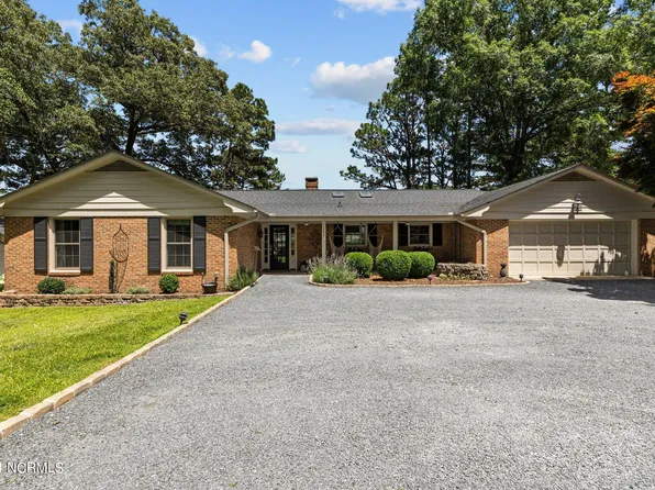 142 Pine Ridge Drive, Whispering Pines, NC 28327