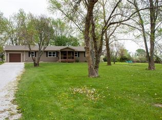 24201 S Tanaine Ln, Peculiar, MO 64078