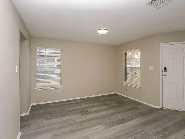 411 Saul St — Photo 12