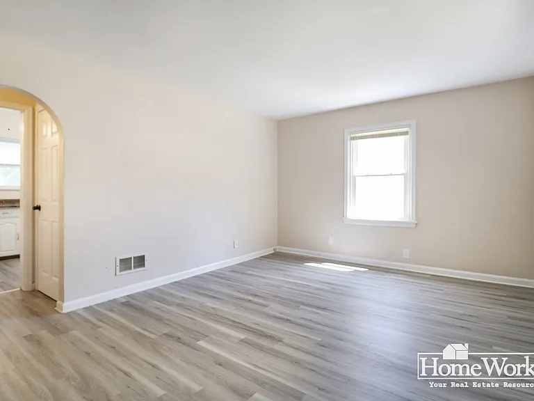 2823 Calhoun St — Photo 4