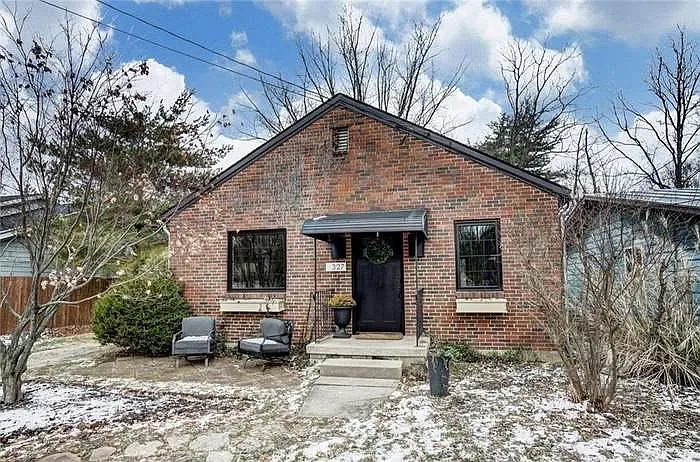 327 W Davis St — Photo 38