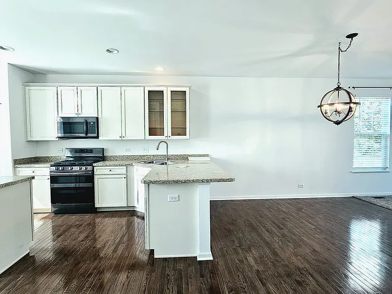 95 Valencia Pkwy — Photo 30