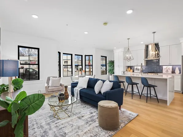 4 Anawan Ave #3, West Roxbury, MA 02132