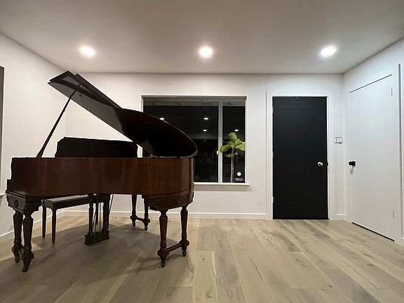 2nd image of 4740 Badger Rd