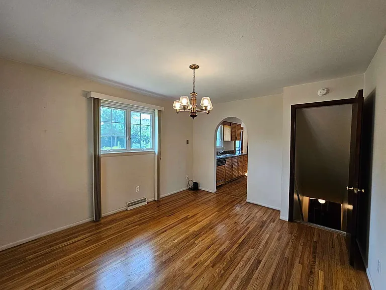 250 E Graves Ave — Photo 7