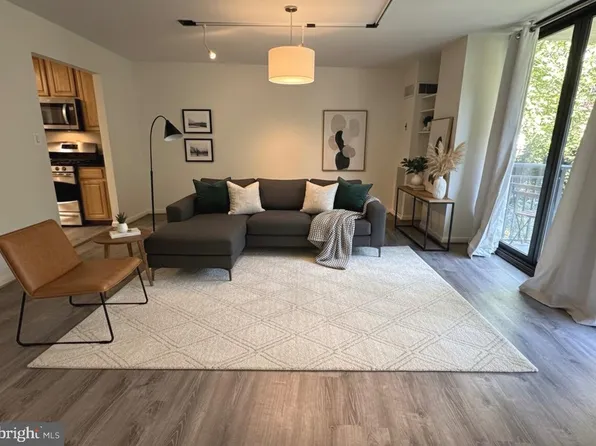 4620 N Park Ave APT 202E, Chevy Chase, MD 20815