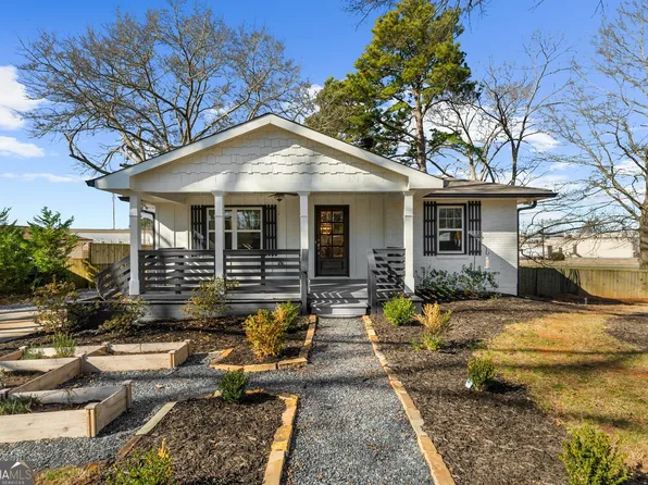 932 Sharon Cir SE, Smyrna, GA 30080