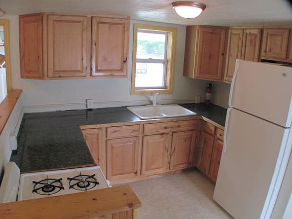 Oak kitchen, newer appliances
