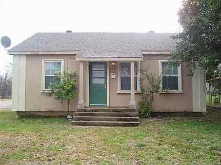 1st image of 316 W Avenue D