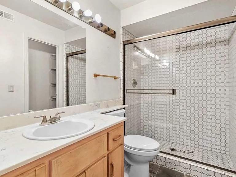 1208 Florence St — Photo 8
