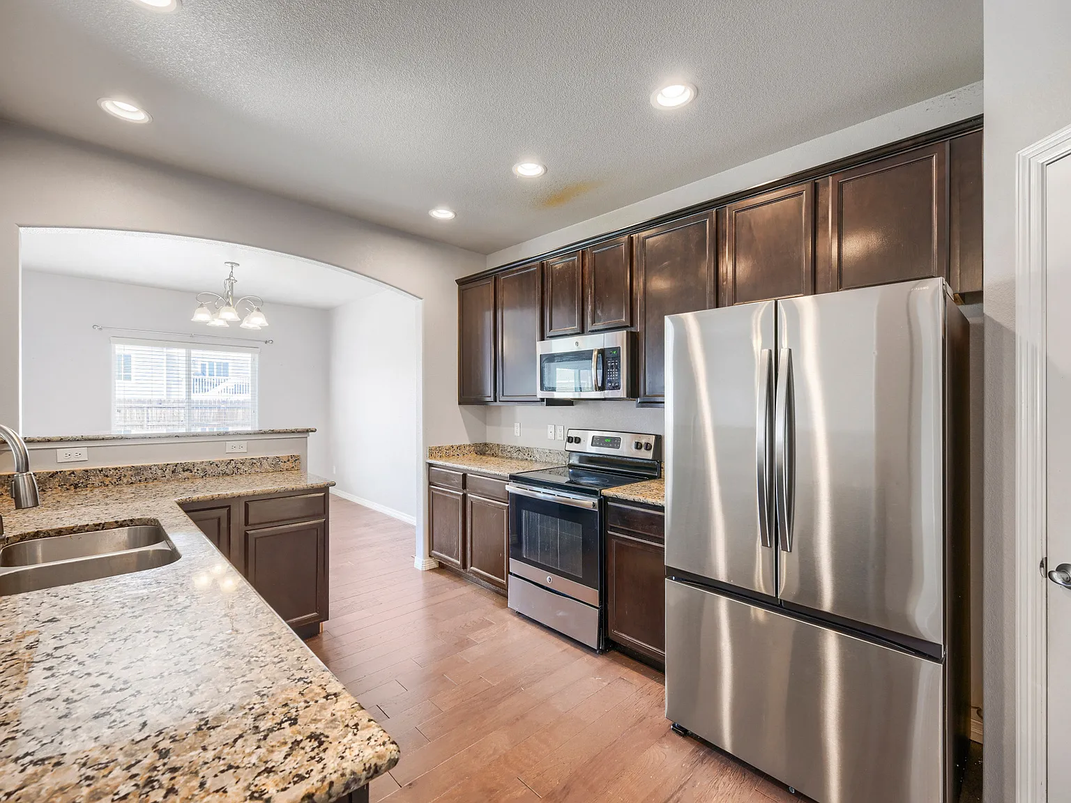6 bed, 3530 sqft, $3,250 — Photo 4