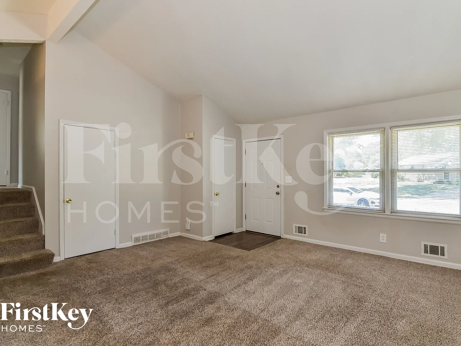 3 bed, 1.0 bath, 884 sqft, $1,775 — Photo 2