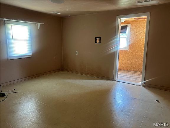 2nd image of 506 Fleming St