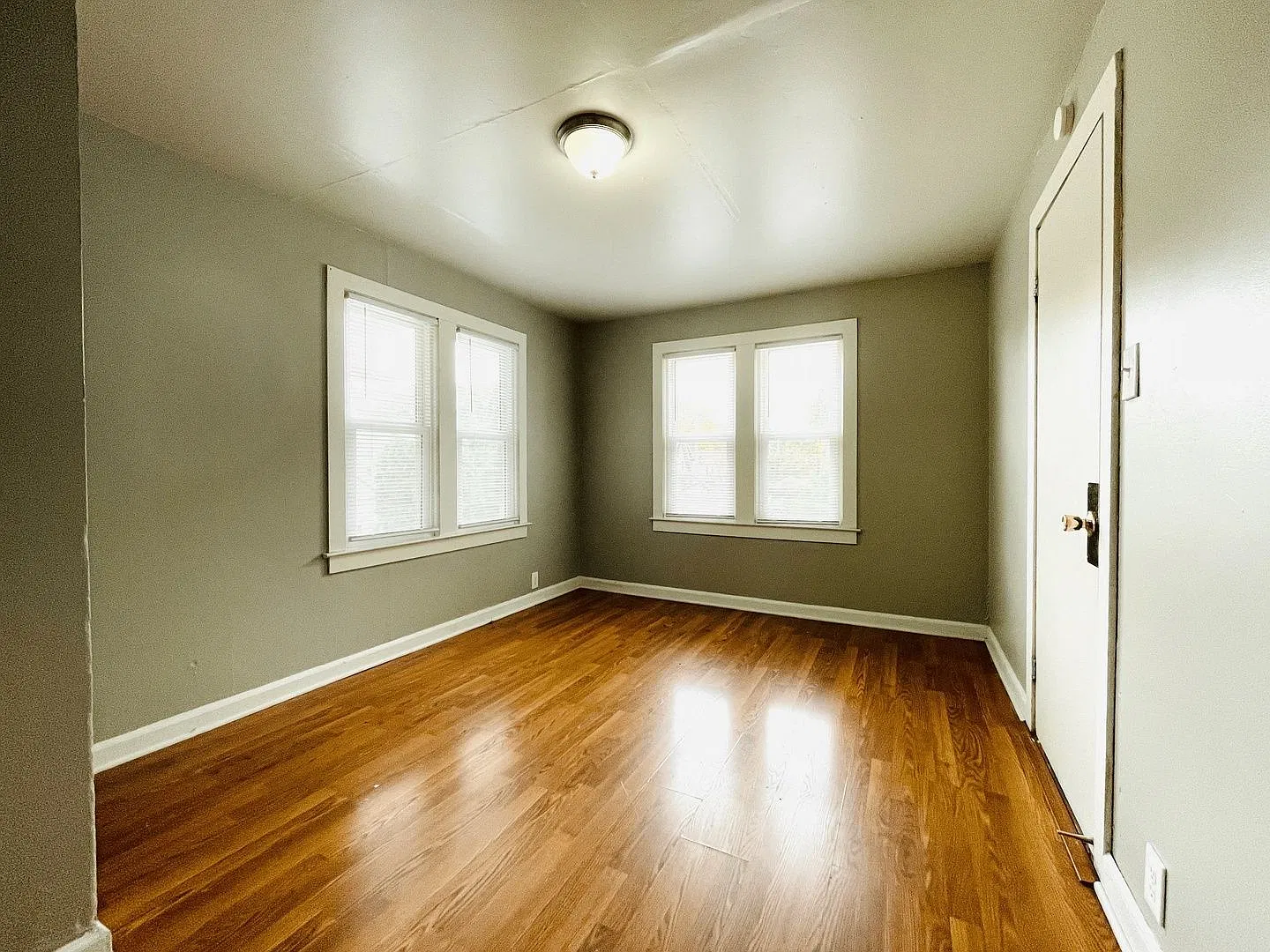 2 bed, 1.0 bath, 1130 sqft, $1,098 — Photo 2