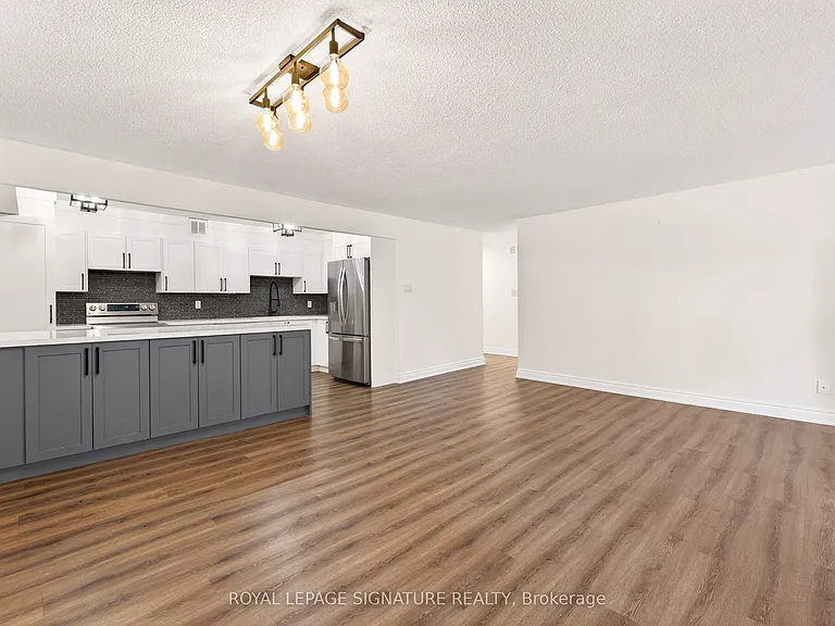 60 Inverlochy Blvd #309 — Photo 2