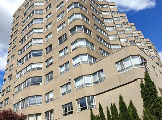 4 Park Vis #1206, Toronto, ON M4B 3M8