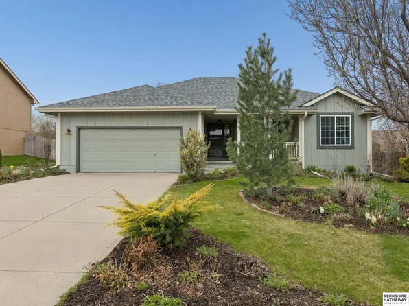 610 Ruby Rd, Papillion, NE 68133