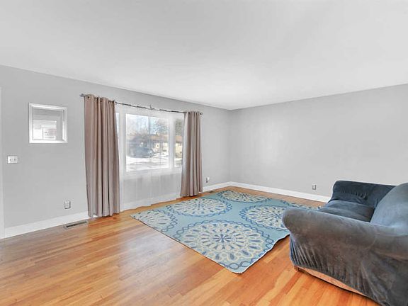 4th image of 2536 Whitehall Dr