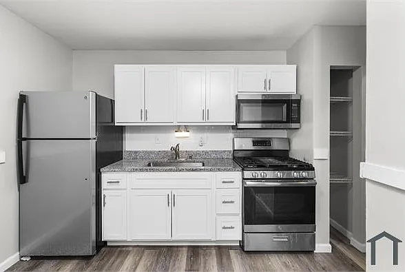 4305 Virginia Ave — Photo 2