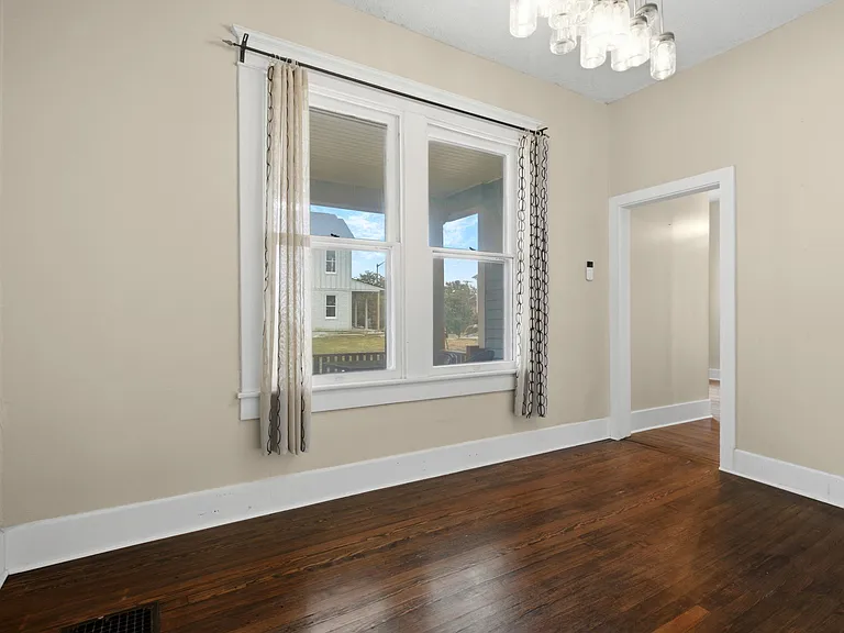 2036 N Talbott St — Photo 13