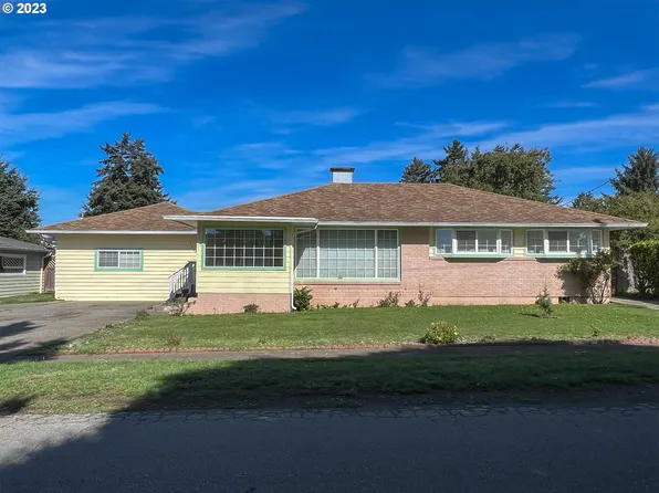 314 N Hazel St, Brookings, OR 97415